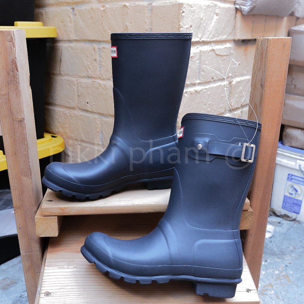 Hunter Women's Original Short Rain Boots in NAVY color . - Picture 1 of 10